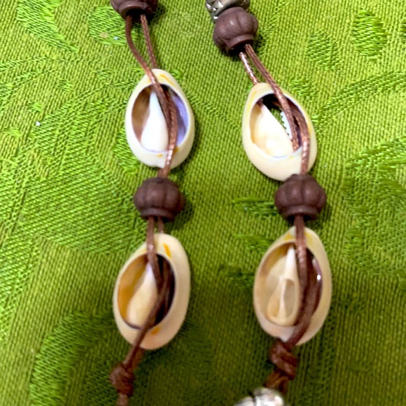 Pukka shell earrings - Picture 2 of 3